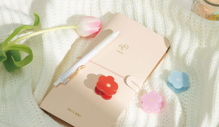 Acrylic Clips Flower Pattern 3.5cm * 3.5cm // Colourful Transparent Flower Plastic Journal Clips Multi-functional Clips