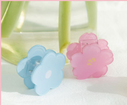Acrylic Clips Flower Pattern 3.5cm * 3.5cm // Colourful Transparent Flower Plastic Journal Clips Multi-functional Clips